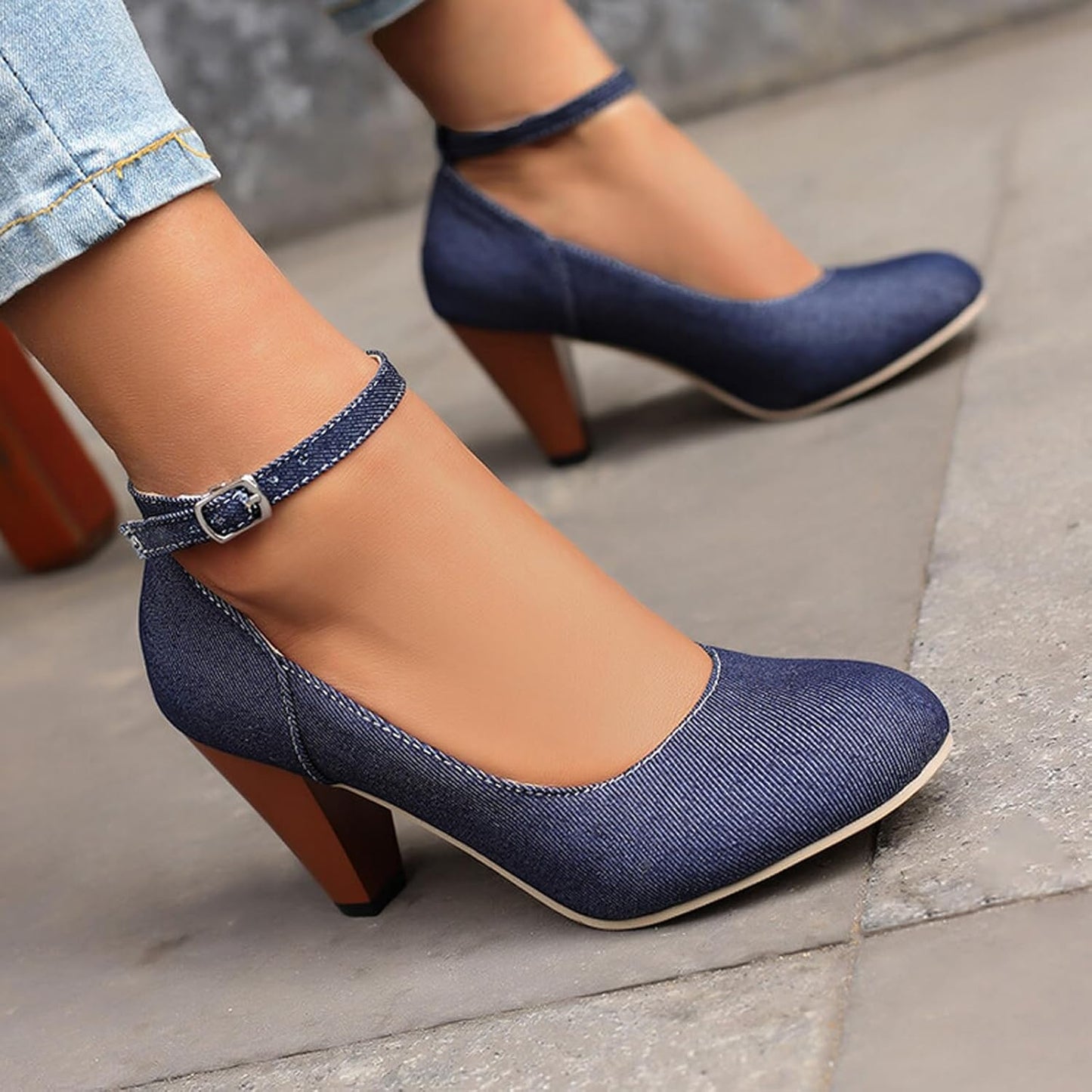 High-heeled short boot-style lace-up denim women's shoes, with a round toe design, thick heel, high comfort level, 3-inch shoe length, suitable for parties, events, offices or work settings. Decorated with a bow.
