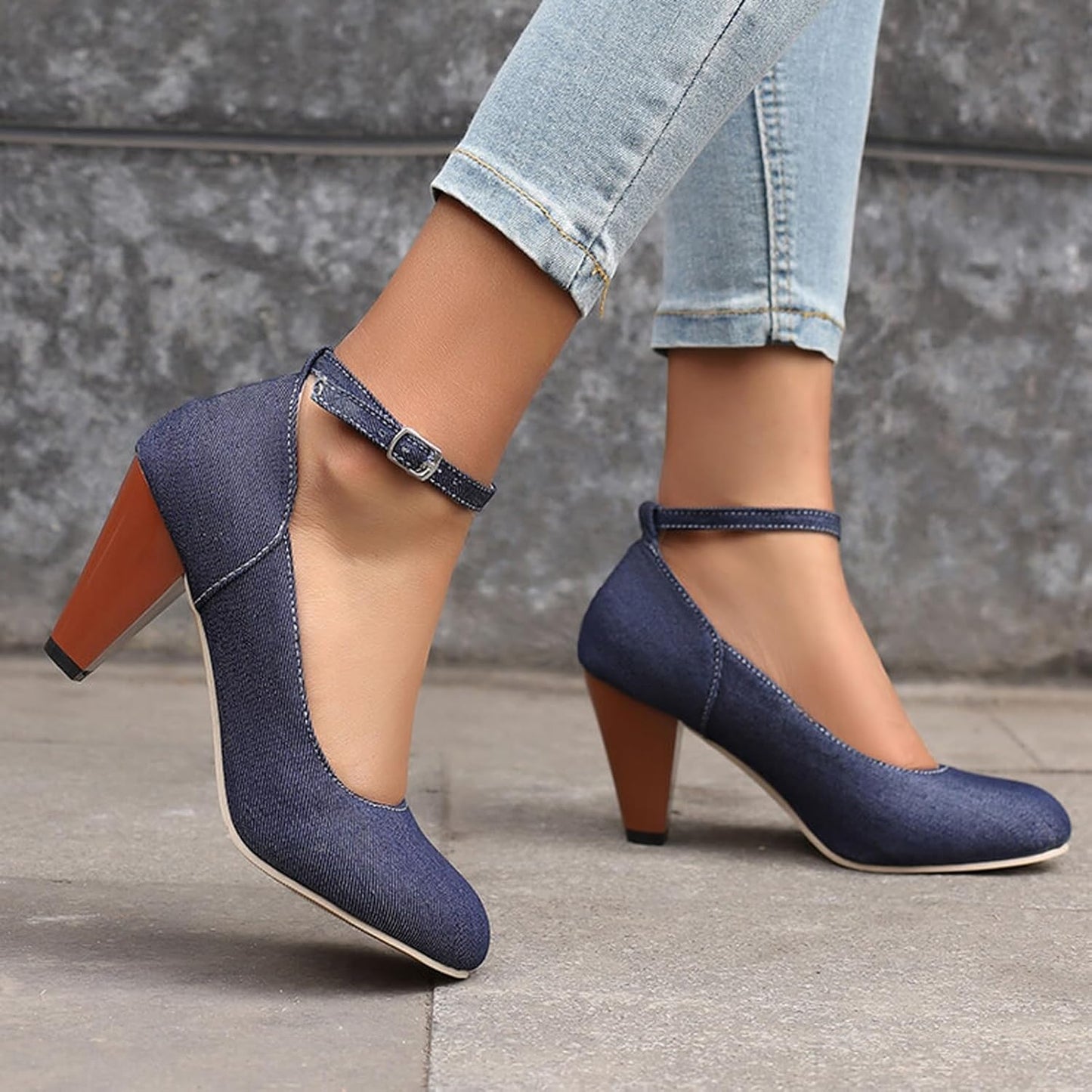 High-heeled short boot-style lace-up denim women's shoes, with a round toe design, thick heel, high comfort level, 3-inch shoe length, suitable for parties, events, offices or work settings. Decorated with a bow.